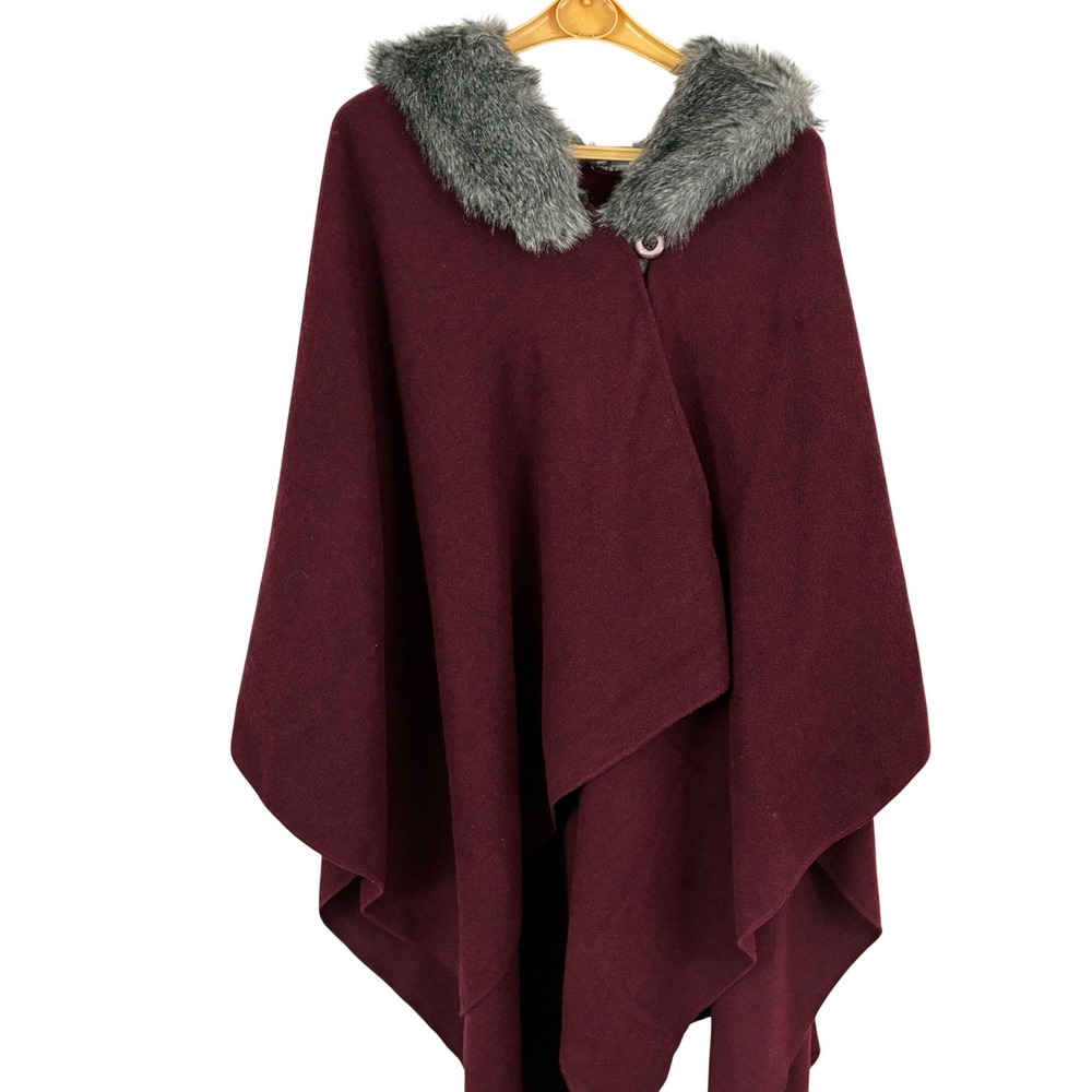 Kate & Mallory Poncho Women OSW Burgundy Excellent Faux Fur Collar Cape Wrap